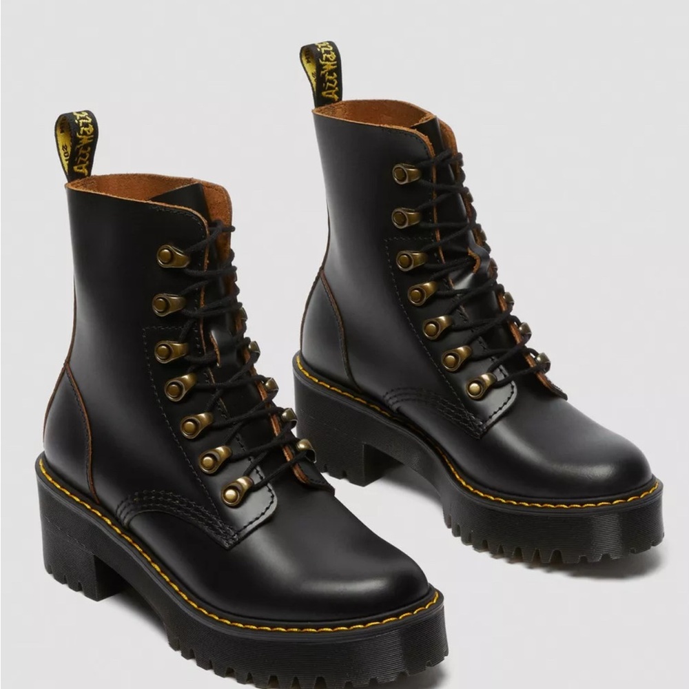 Dr.Martens Leona women’s vintage smooth leather heeled boot